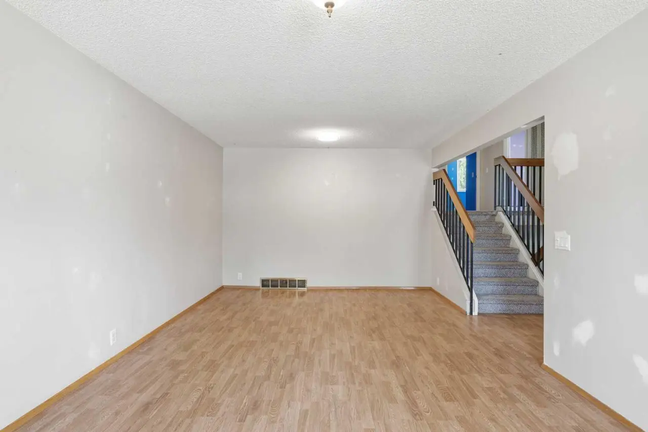 39 Woodglen Way SW