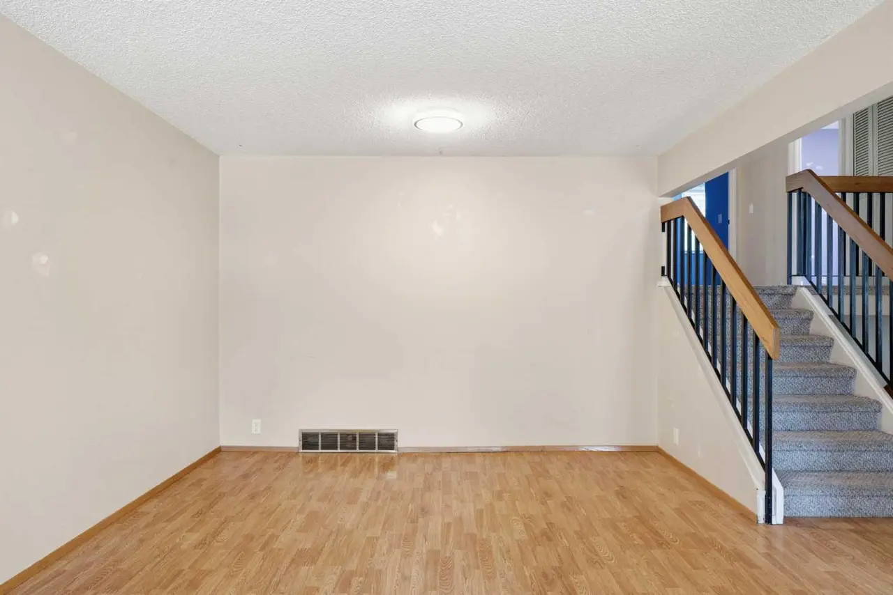 39 Woodglen Way SW