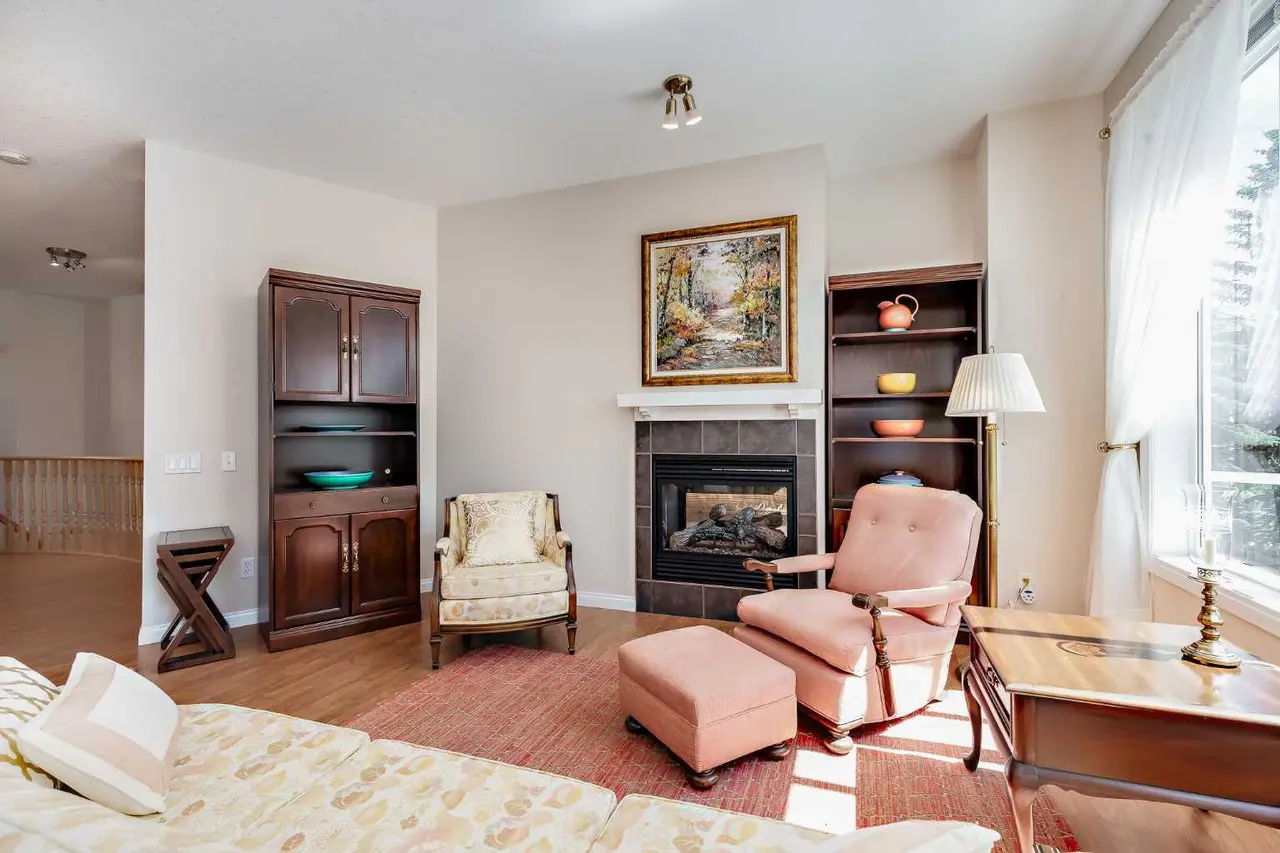 66 Royal Manor NW