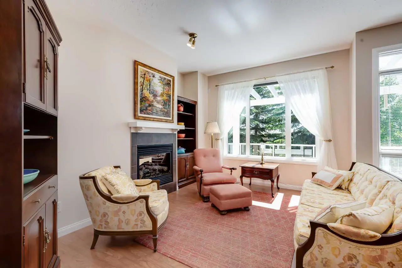 66 Royal Manor NW