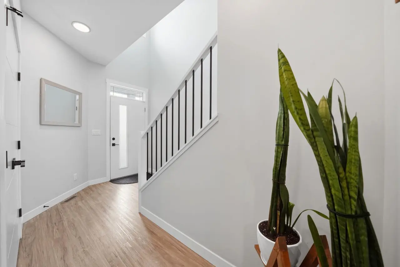 101 Longmire Close 