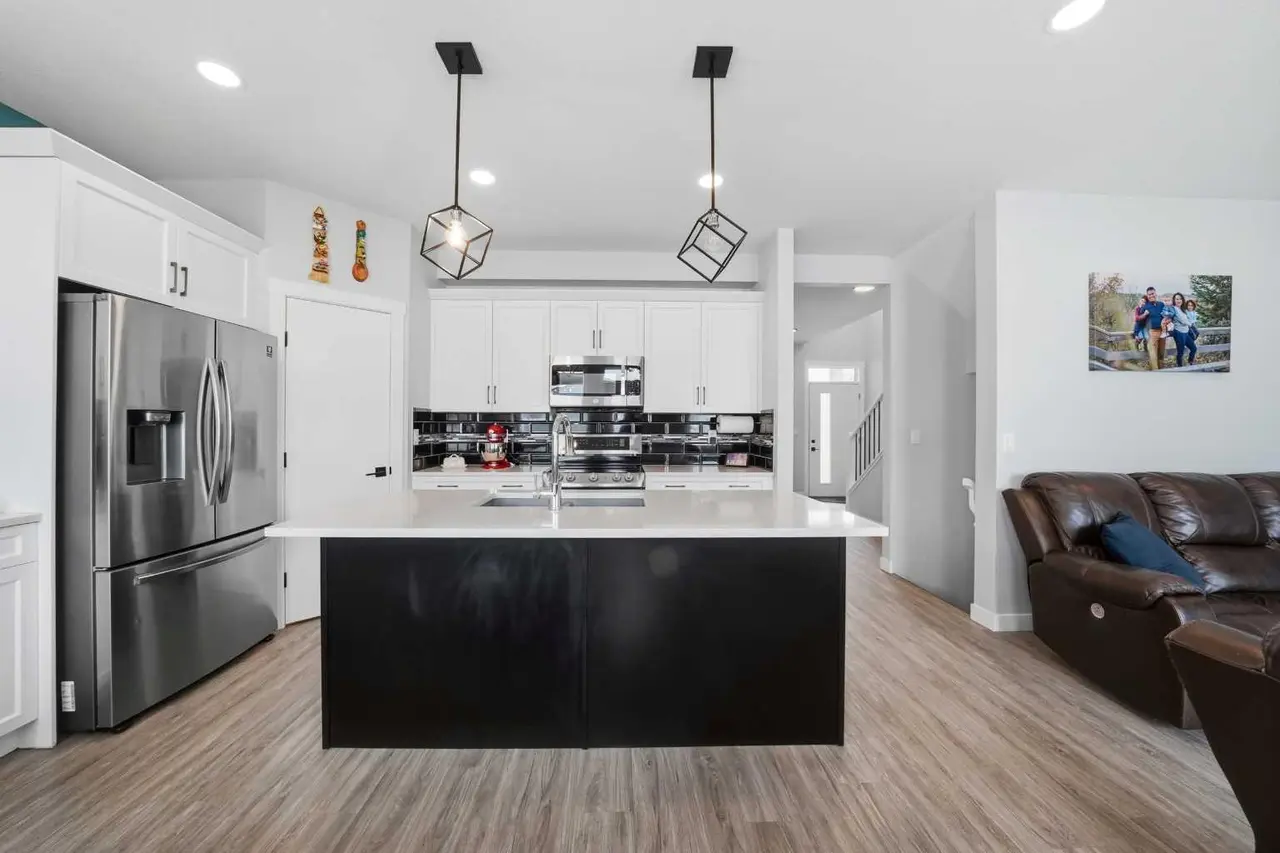 101 Longmire Close 