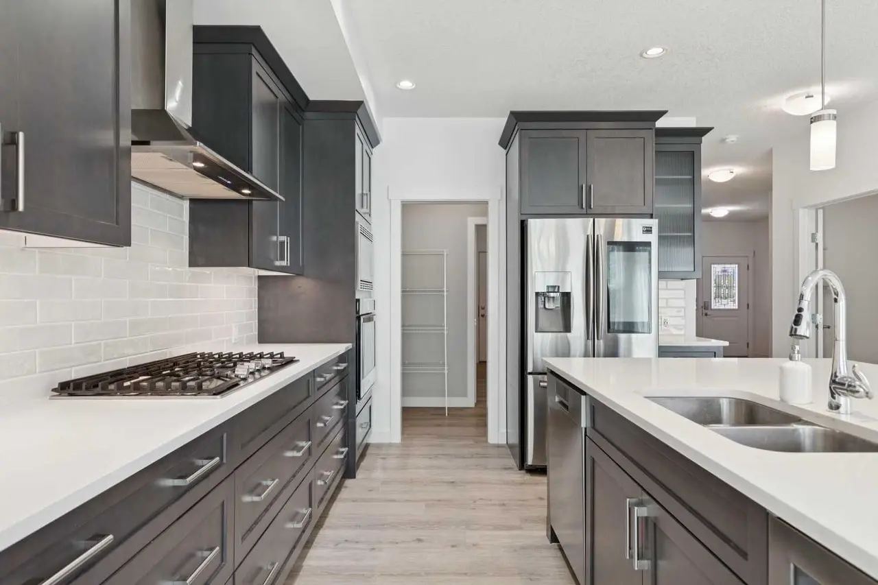 17 Crestbrook Hill SW