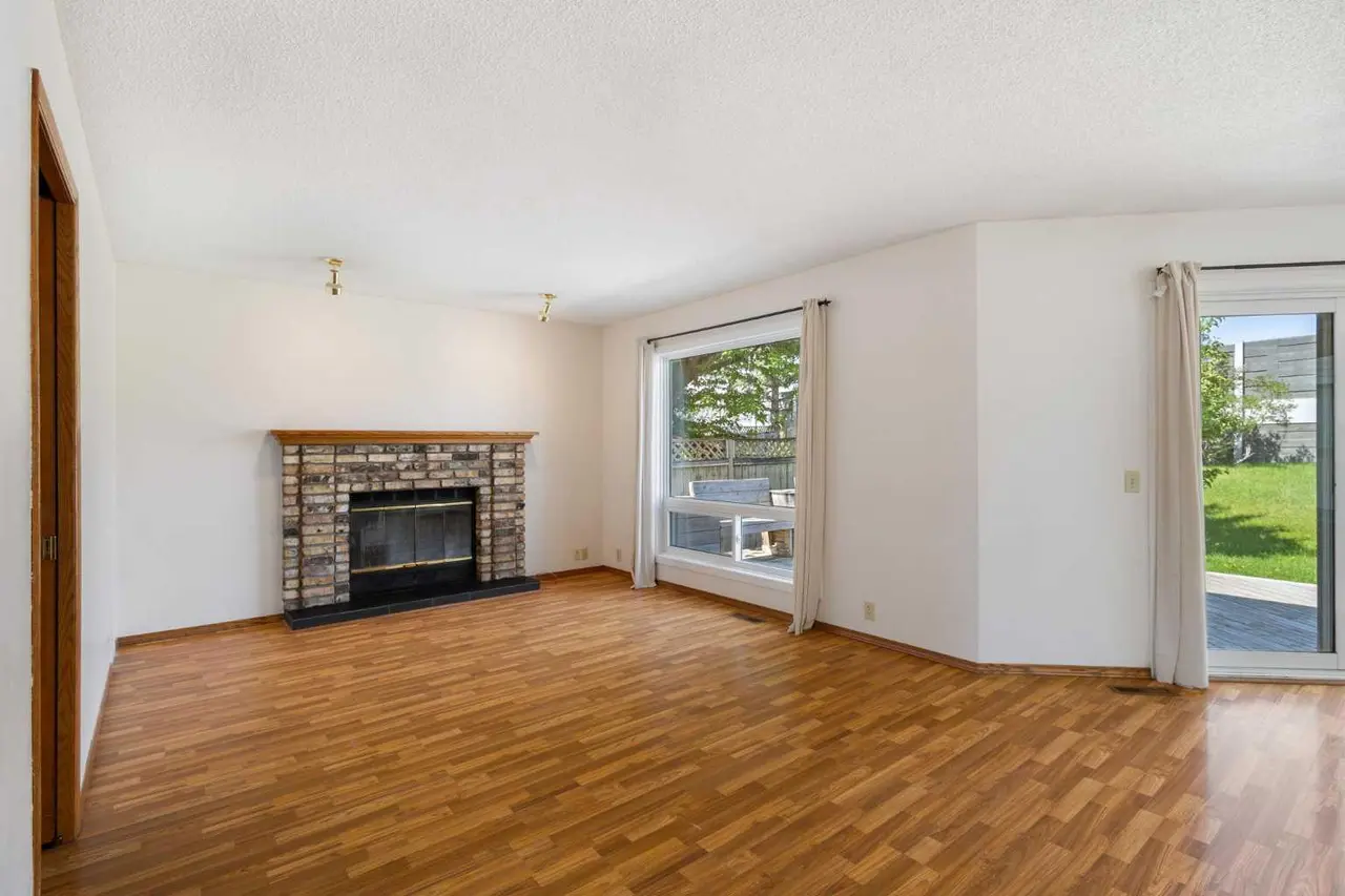 117 Douglasbank Way SE