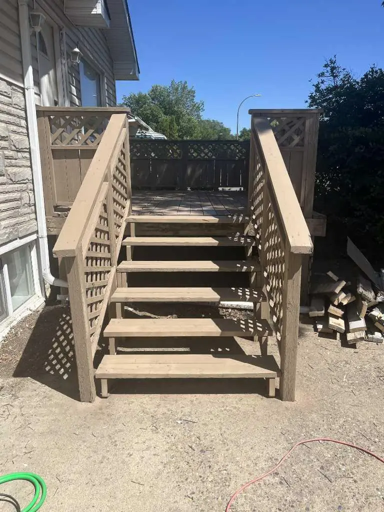 112 8 Street SW