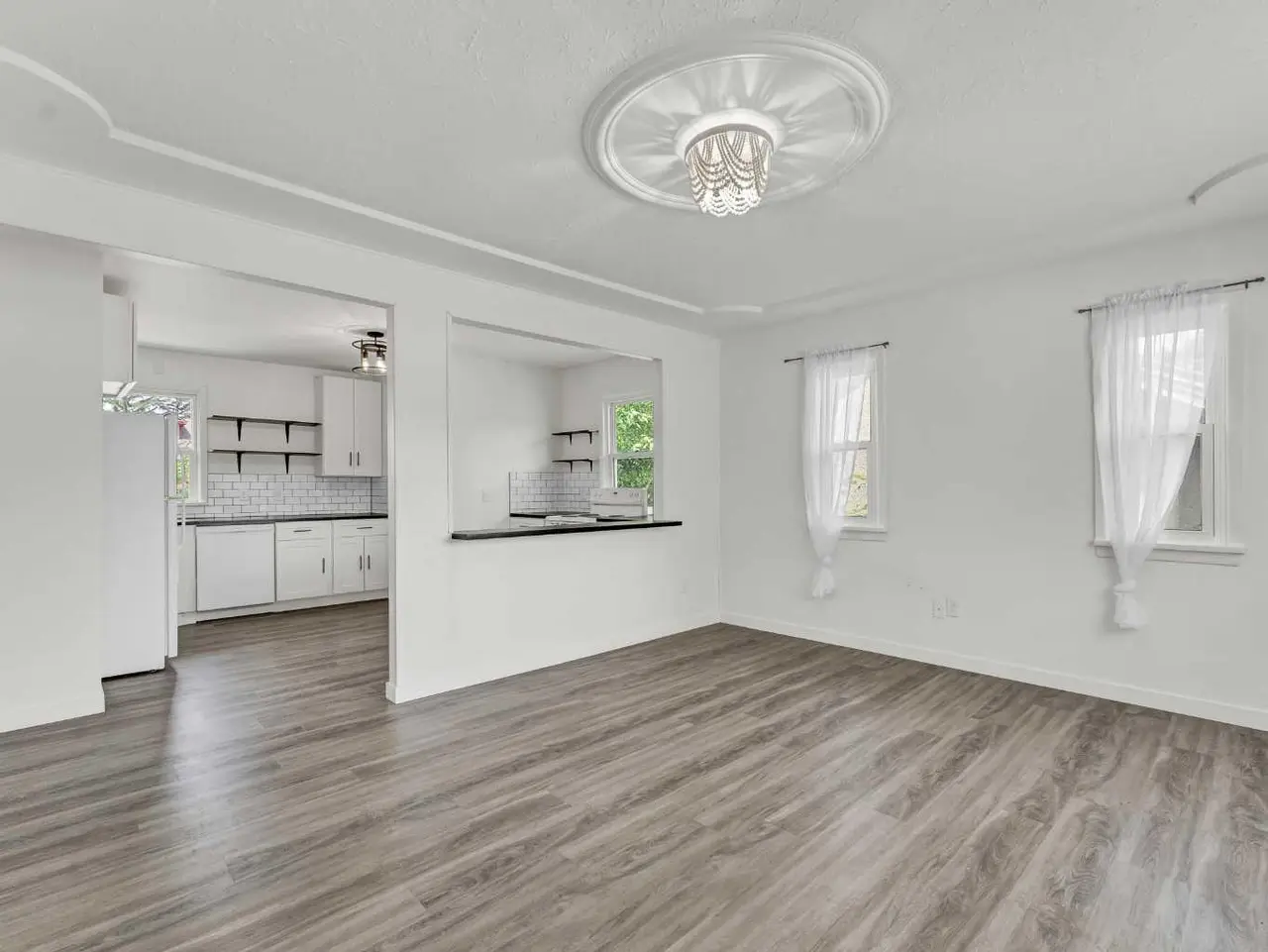 112 8 Street SW