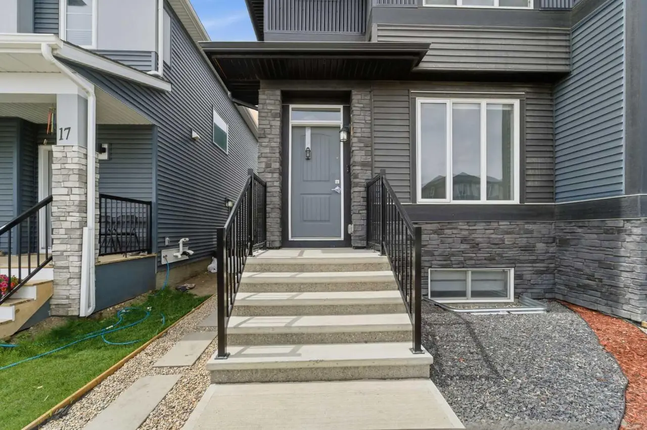 21 Corner Glen Row NE