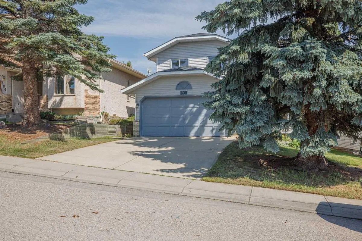 208 Macewan Valley Road NW