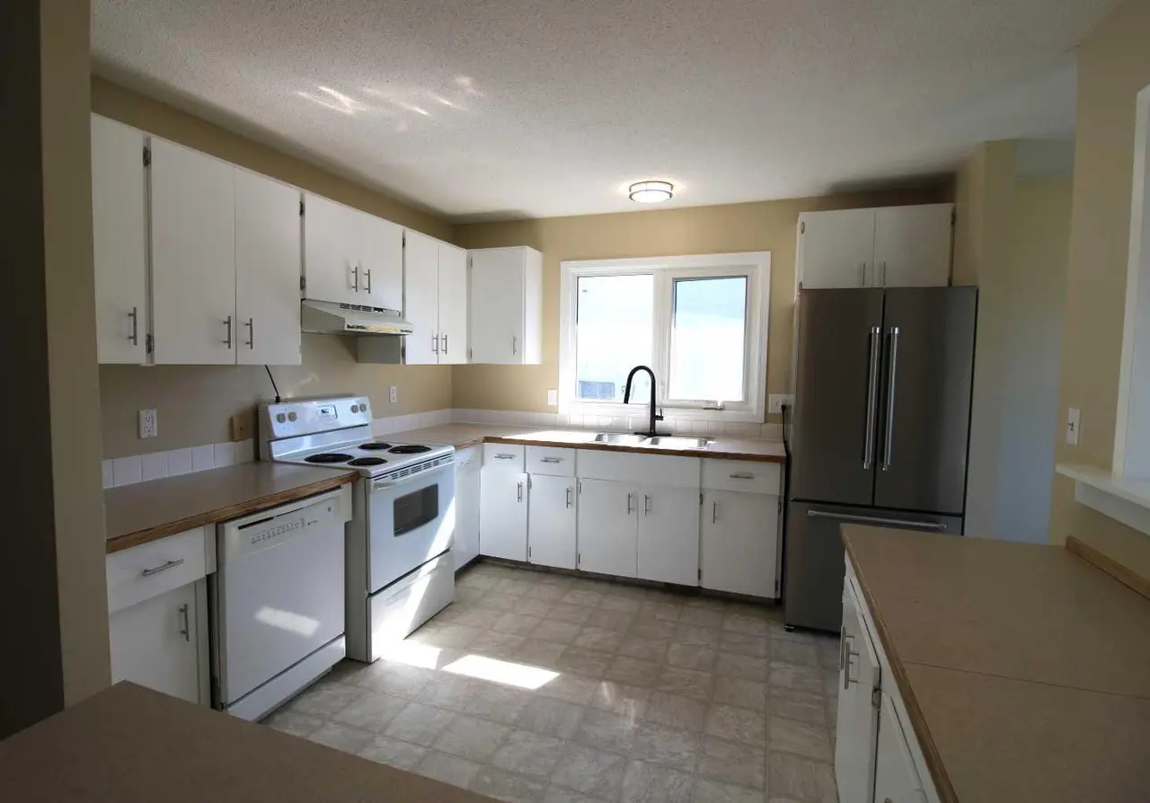 9606 115 Avenue 