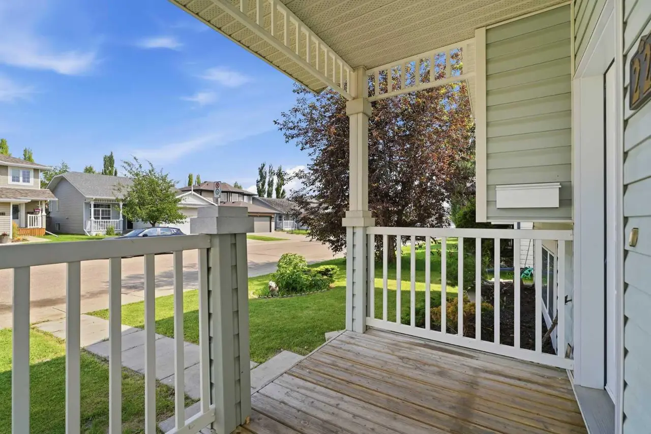 22 Lanterman Close 
