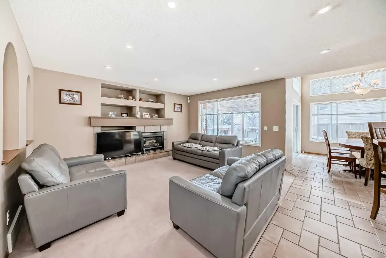 3767 Springbank Drive SW