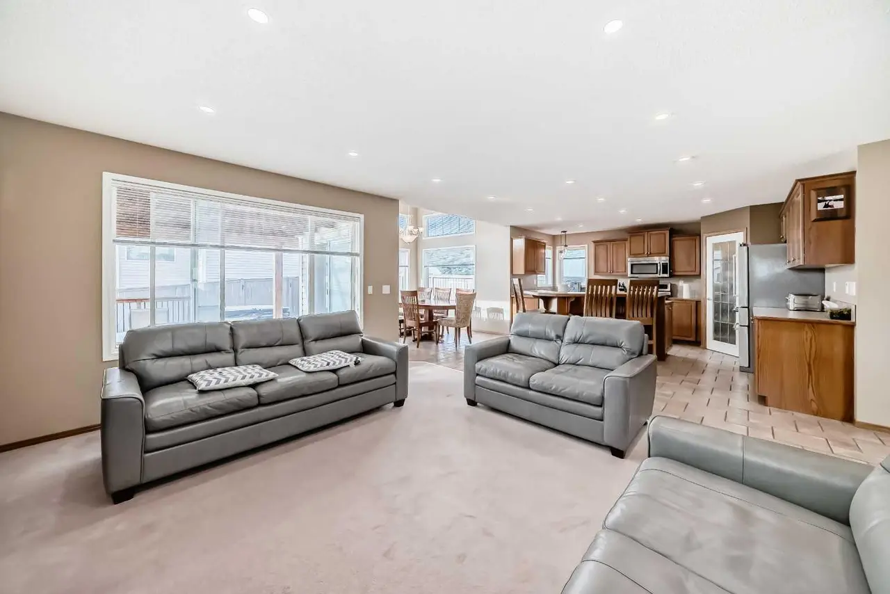3767 Springbank Drive SW