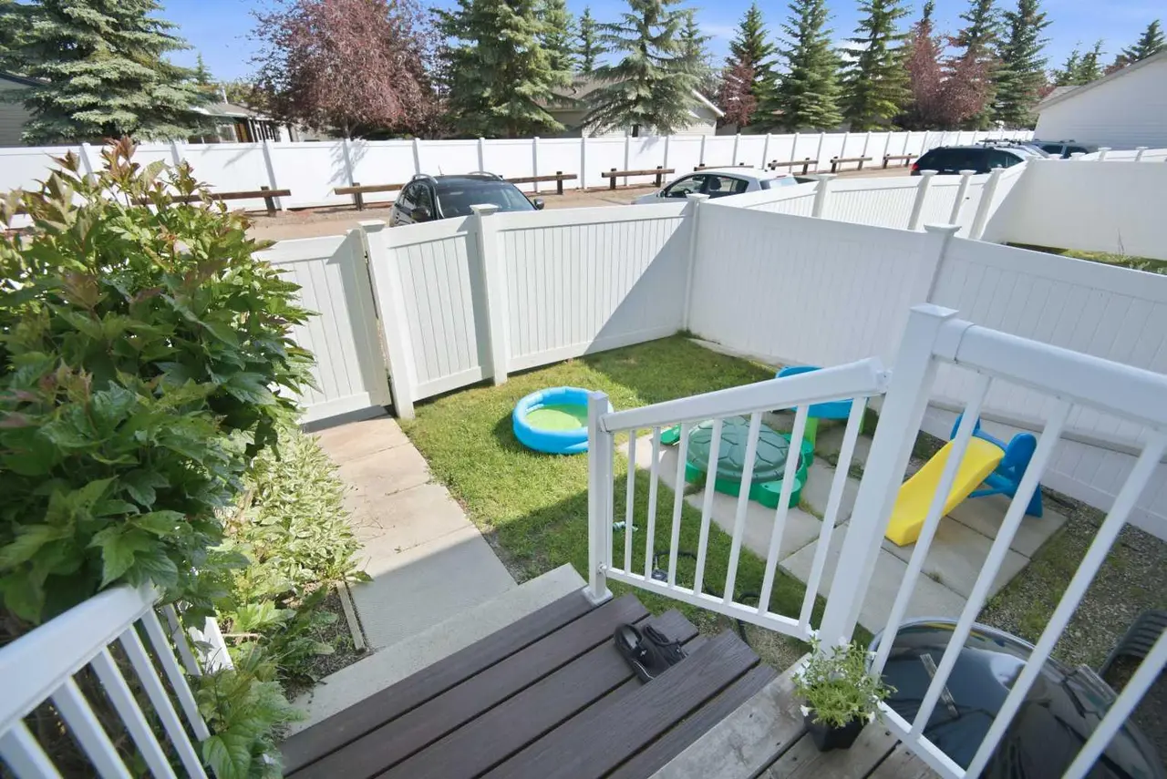 147, 33 Donlevy Avenue 