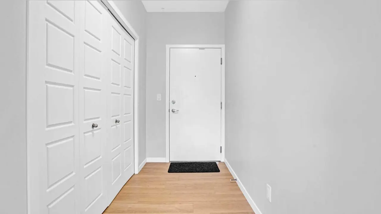 1302, 220 Seton Grove SE