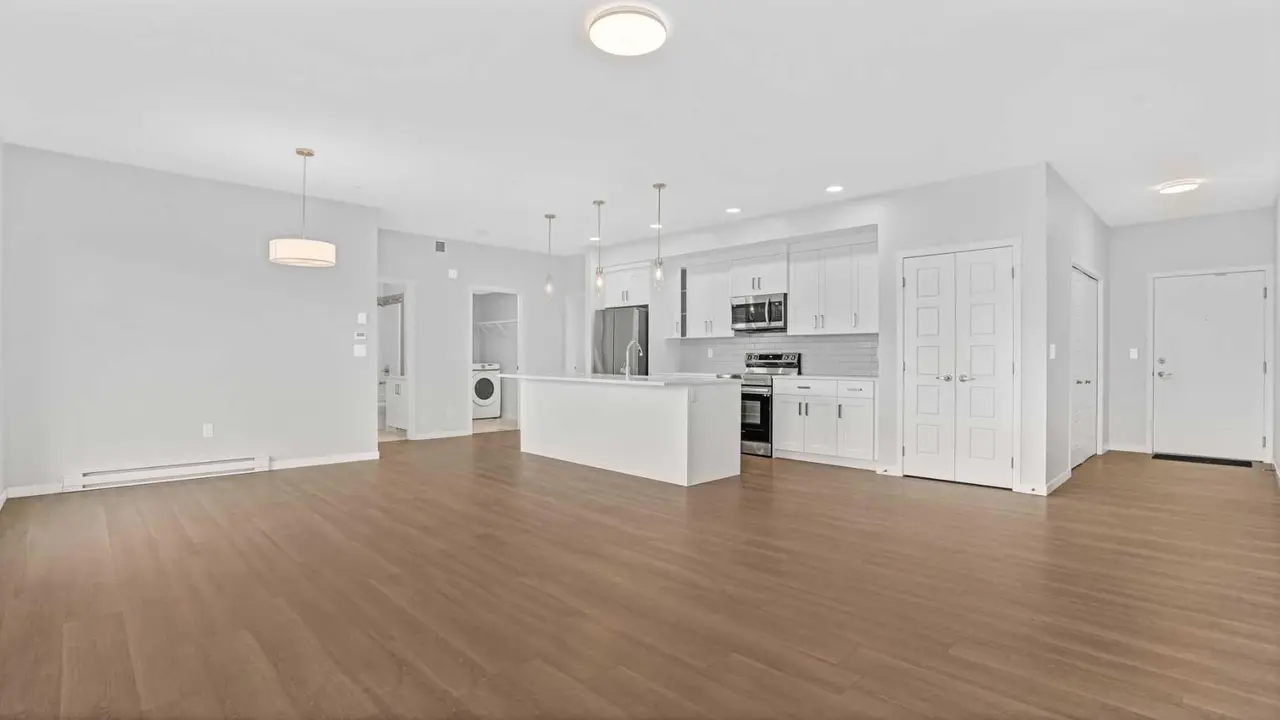 1302, 220 Seton Grove SE