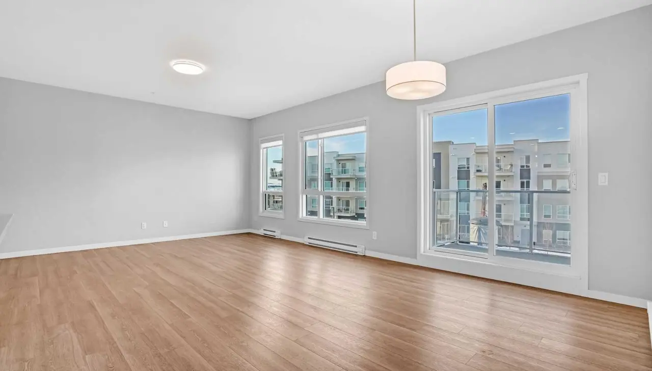 1302, 220 Seton Grove SE