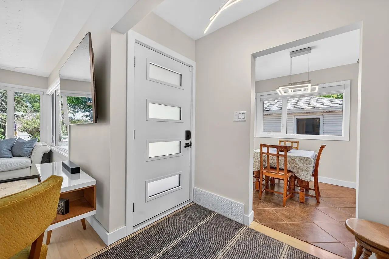 3723 2 Street NW