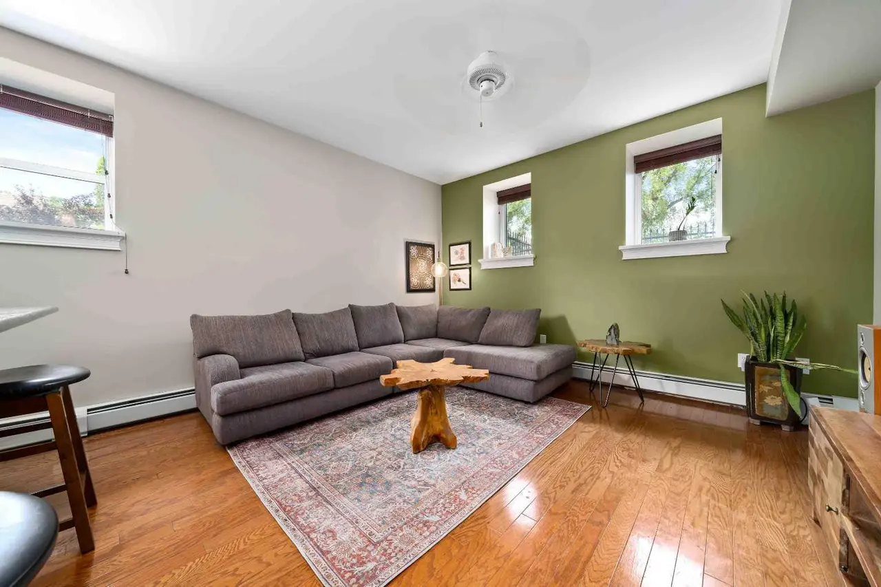 102, 371 Aberdeen Street SE