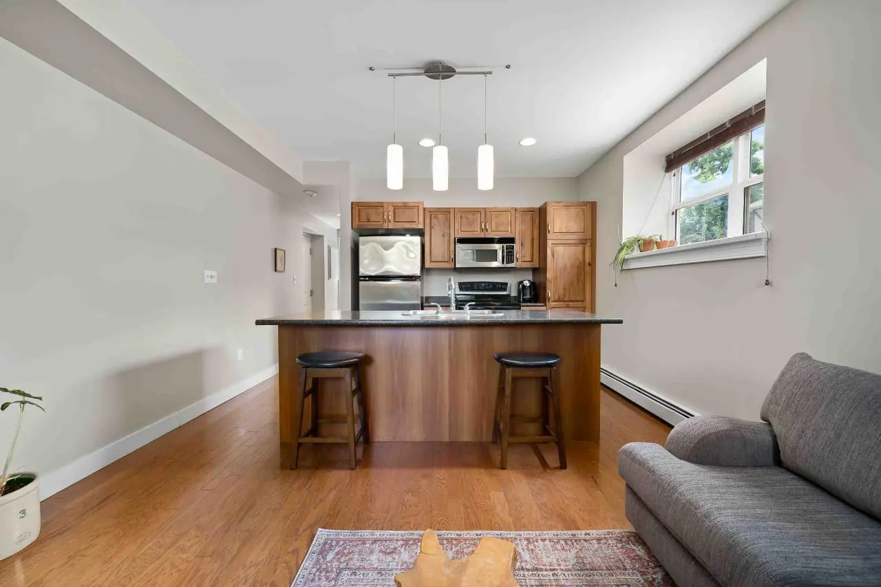102, 371 Aberdeen Street SE