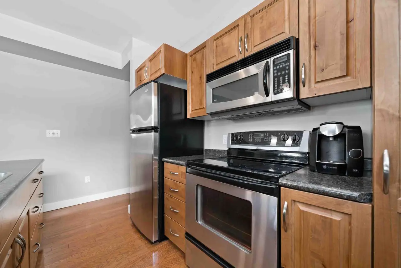 102, 371 Aberdeen Street SE