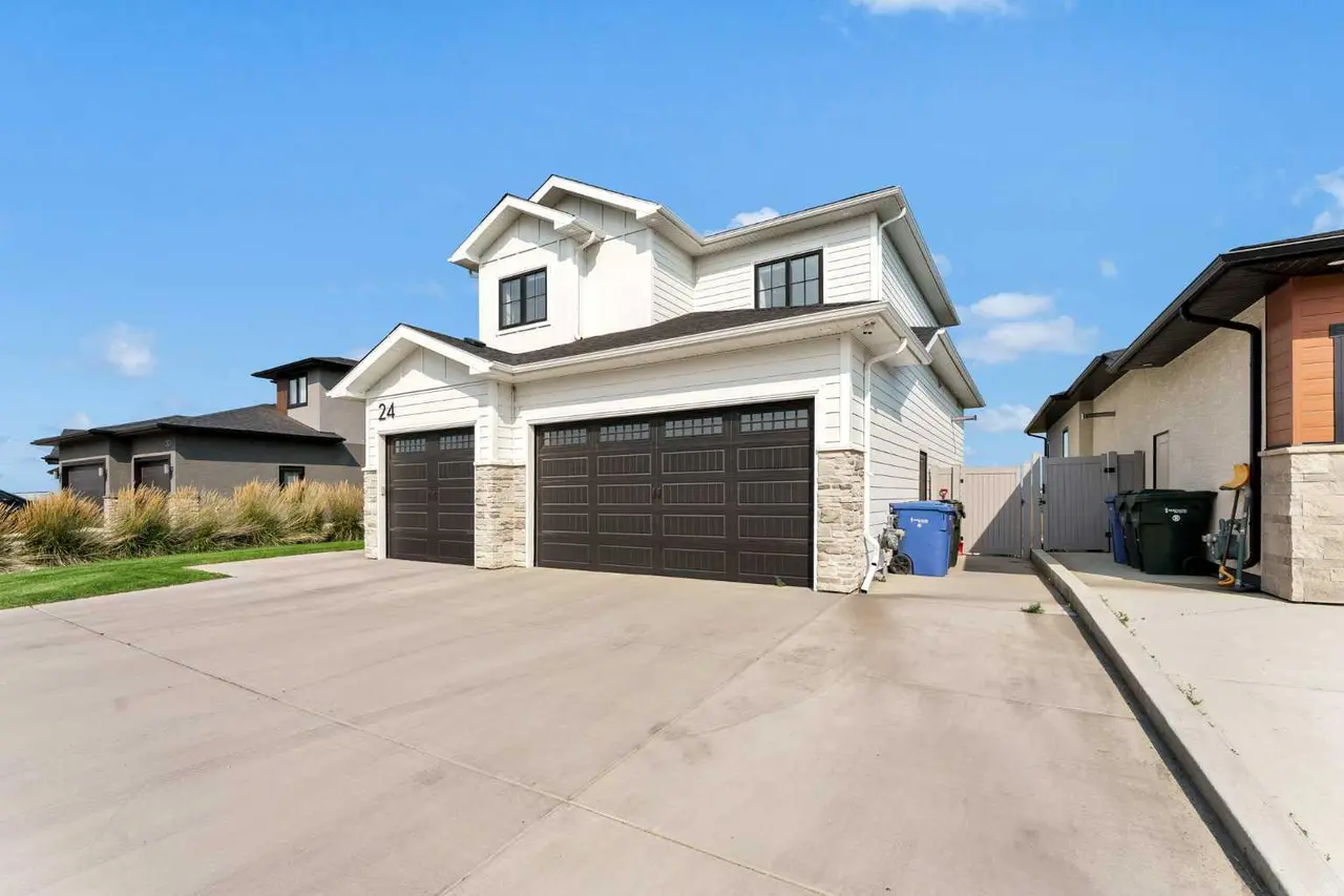 24 Coulee Ridge Drive SW