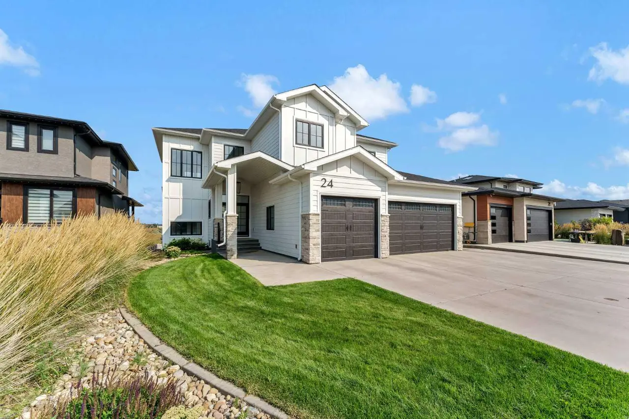 24 Coulee Ridge Drive SW