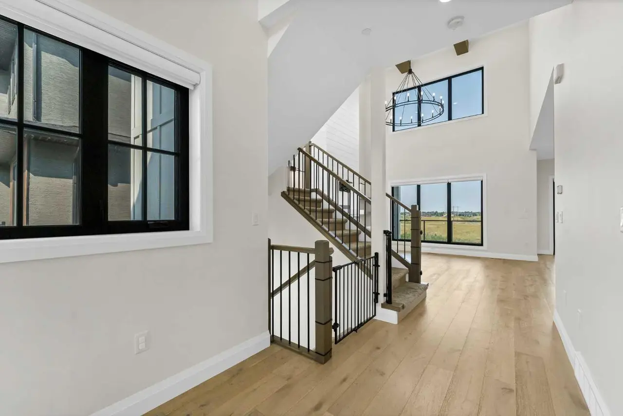 24 Coulee Ridge Drive SW