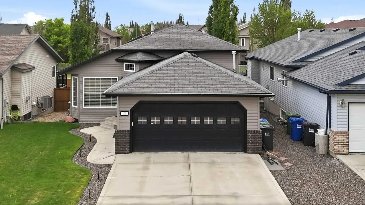 101 Oldring Crescent