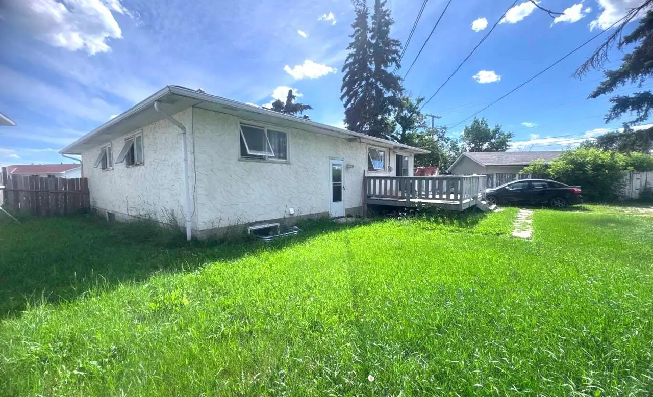 235 Penbrooke Close SE