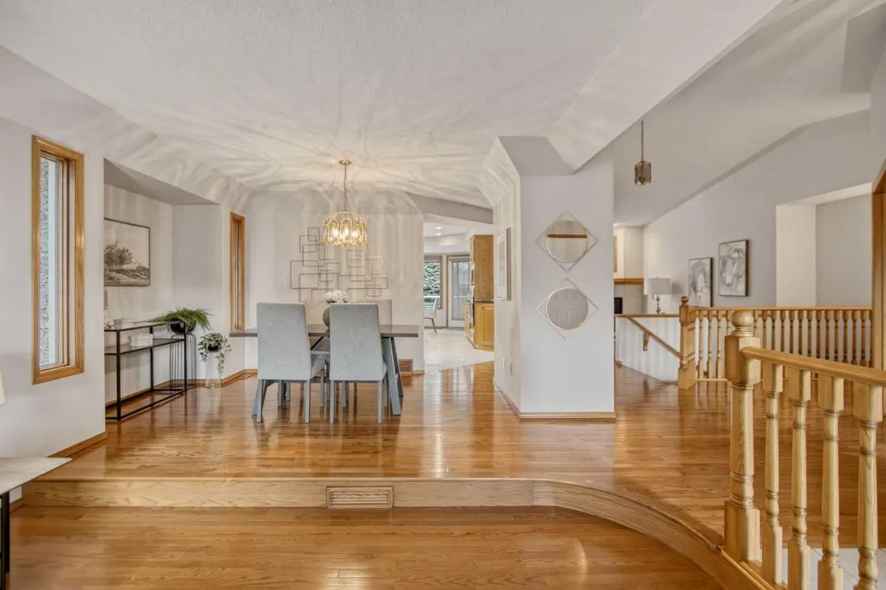 240 Varsity Estates Terrace NW
