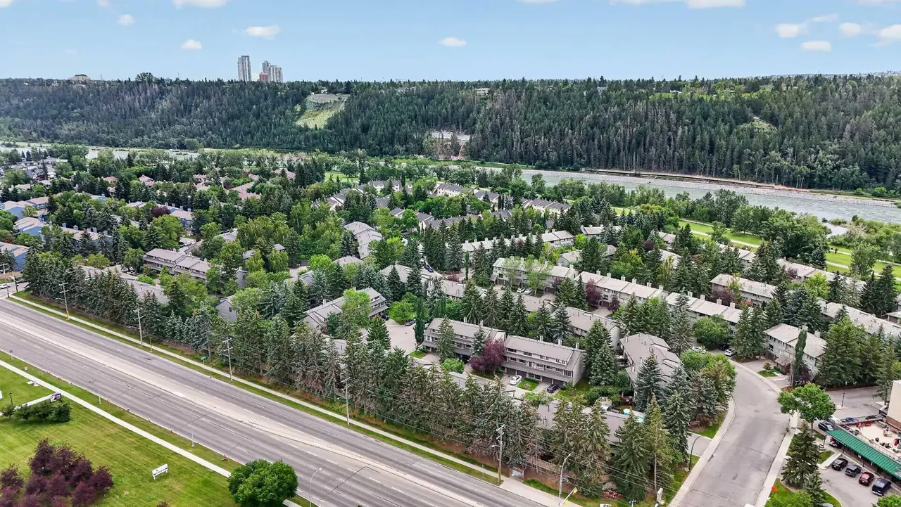 12, 140 Point Drive NW
