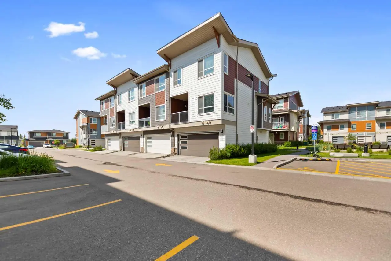 209 Harvest Hills Common NE