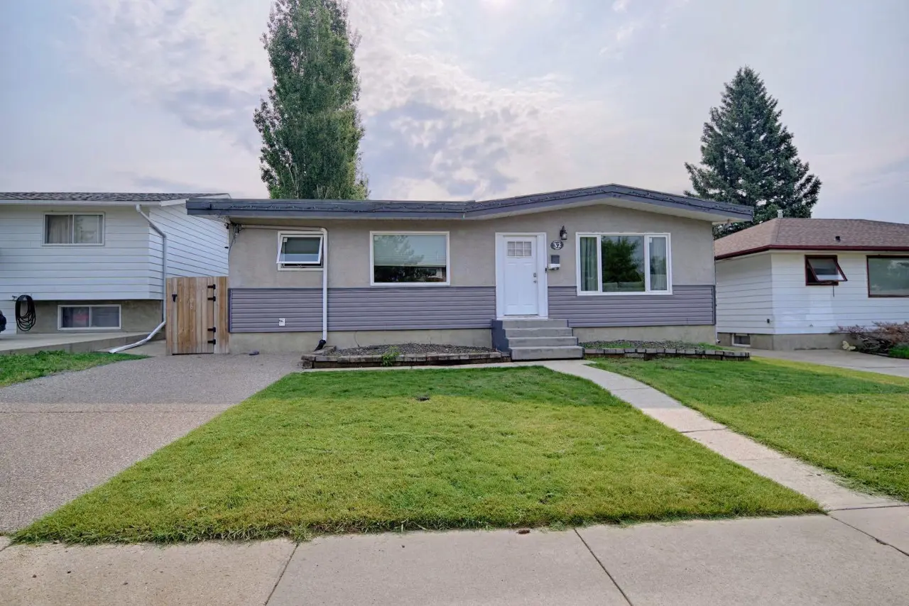 32 Lemoyne Crescent W