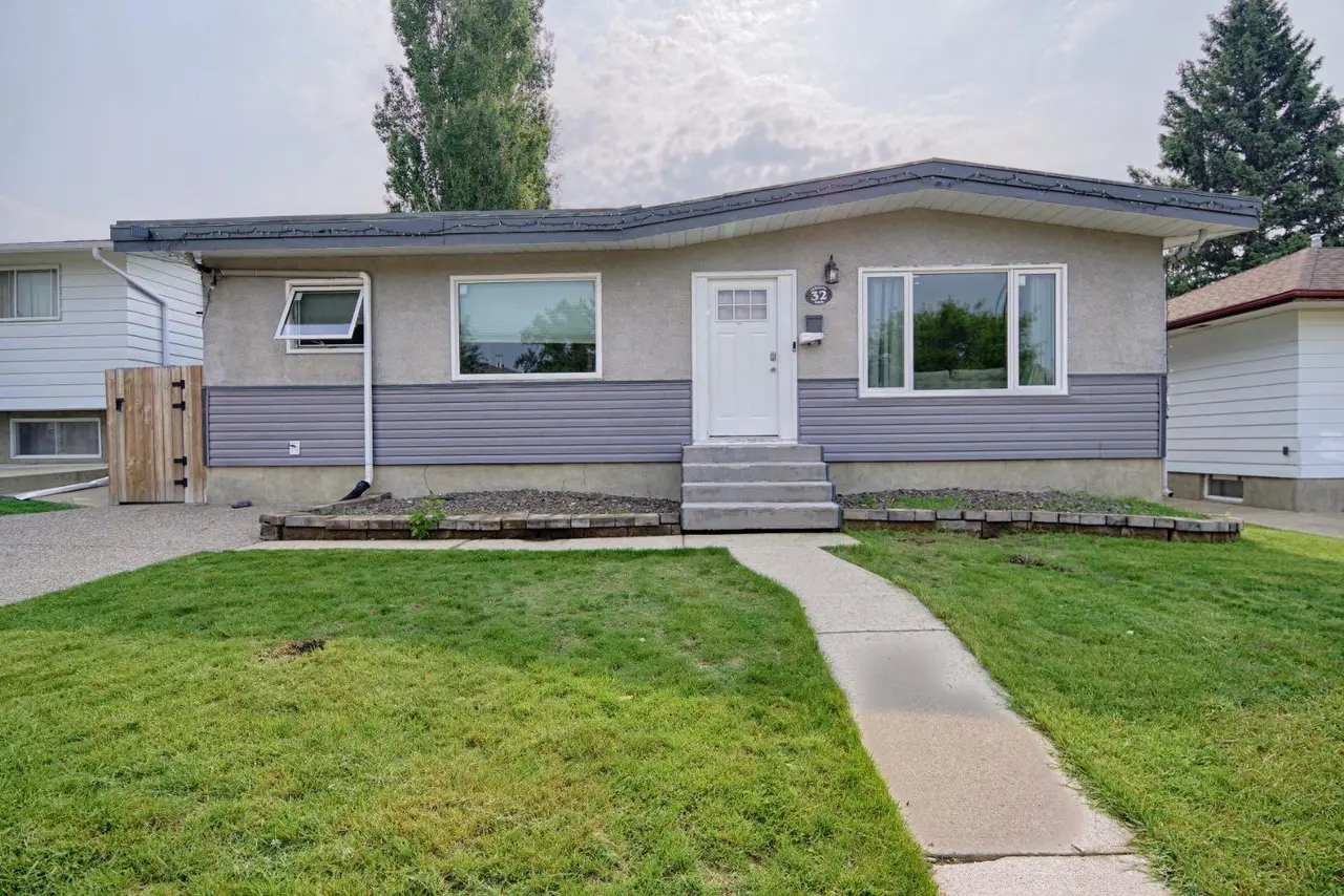 32 Lemoyne Crescent W