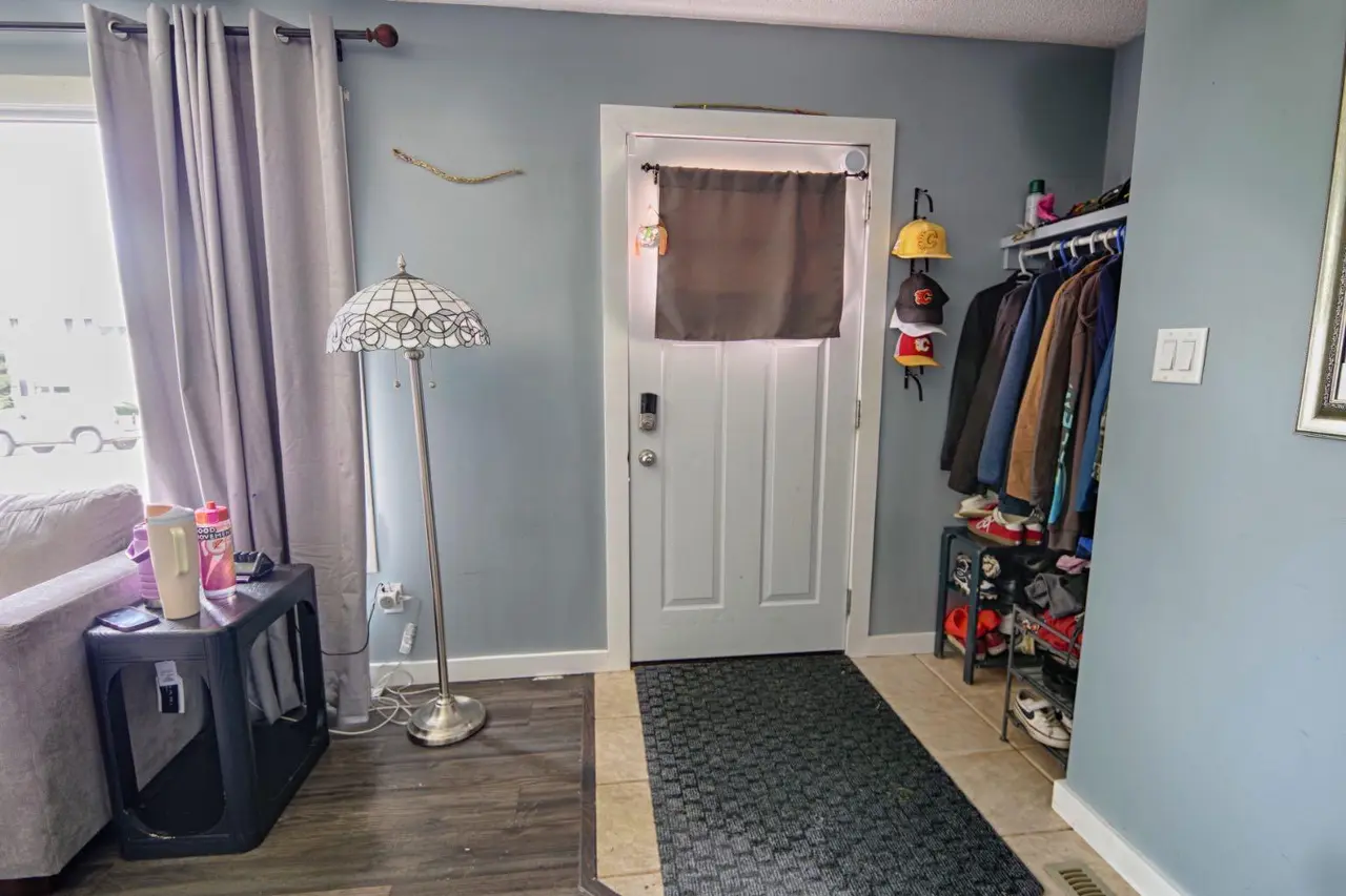 32 Lemoyne Crescent W