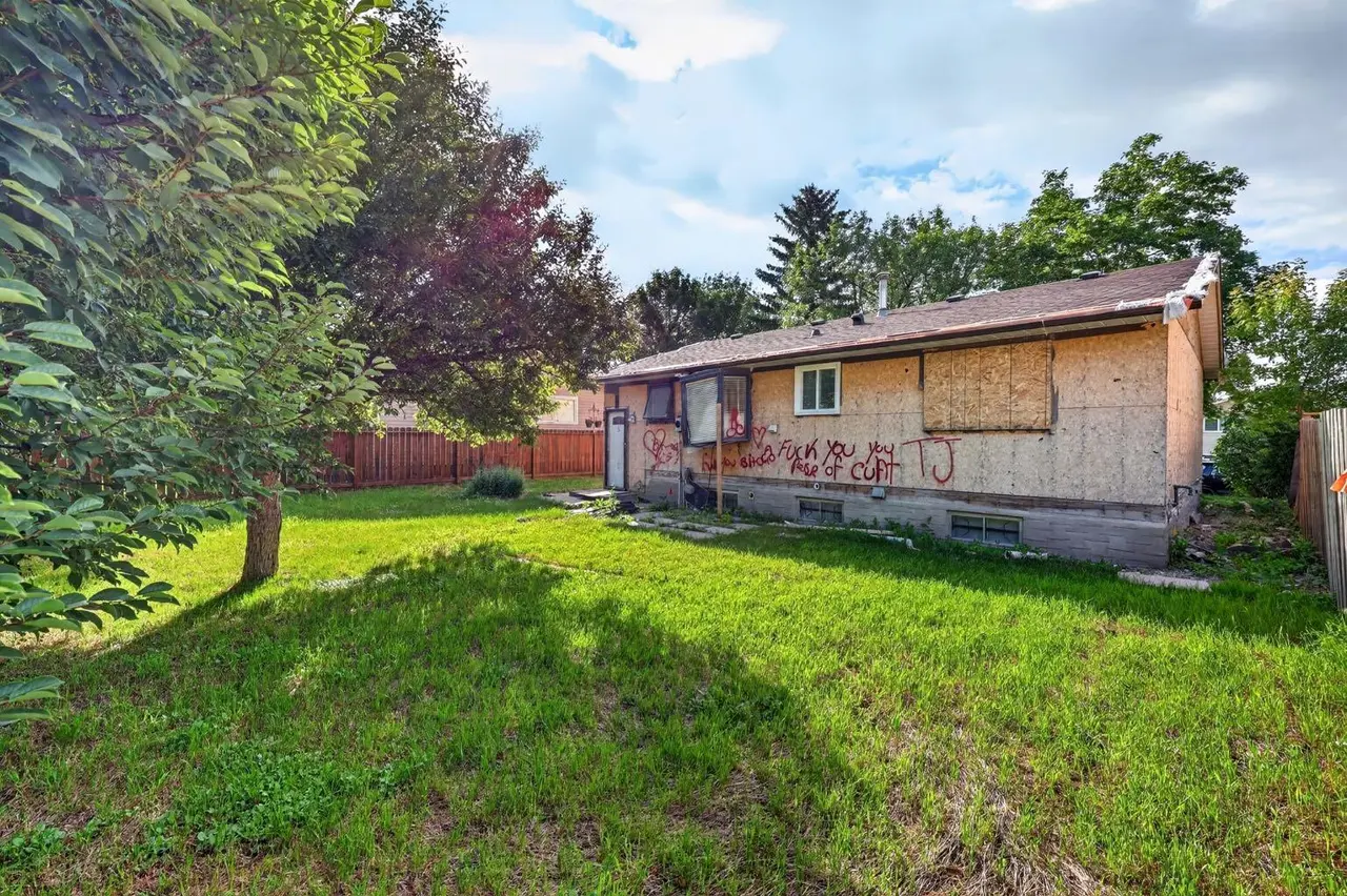 256 Pinemill Road NE