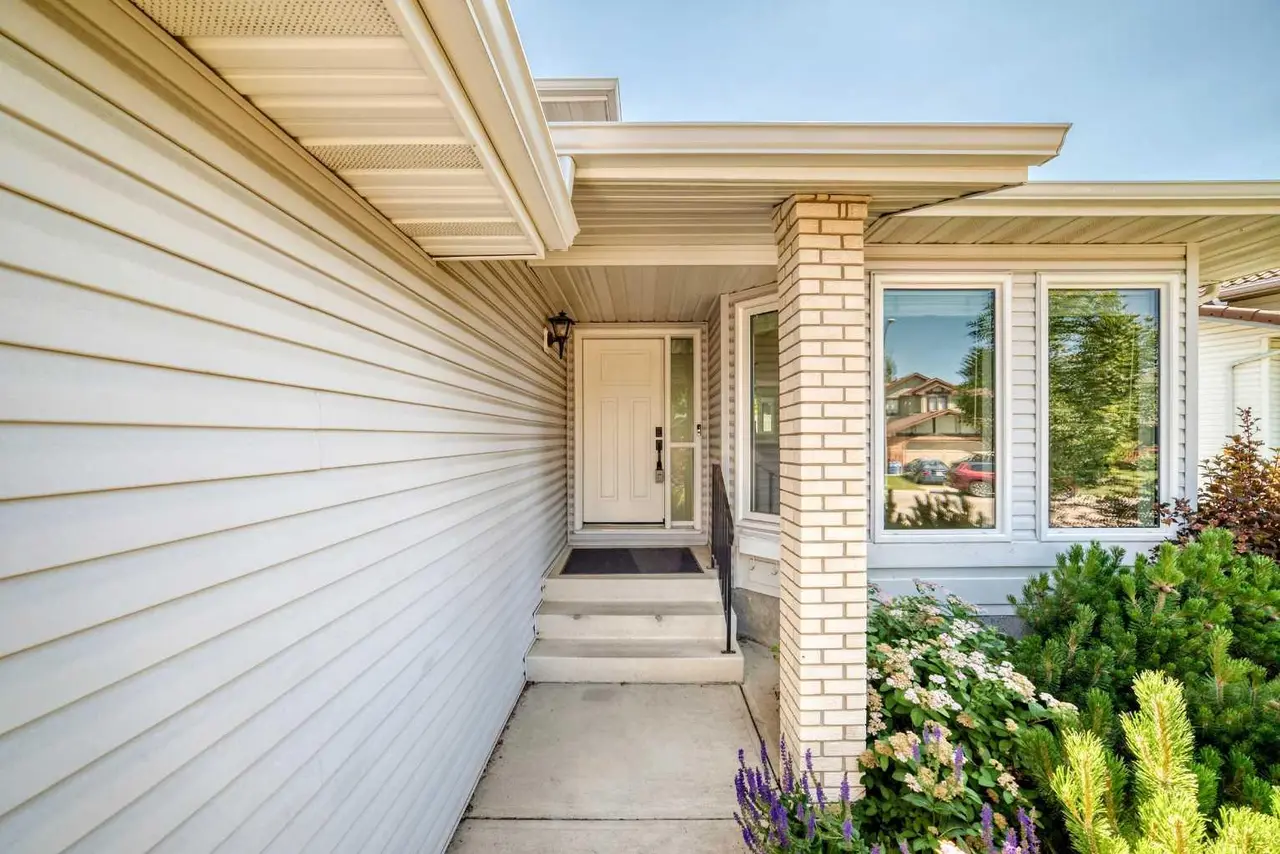 123 Wood Valley Drive SW