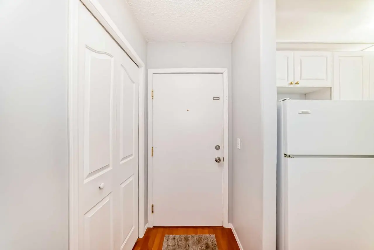 2110, 20 Harvest Rose Park NE
