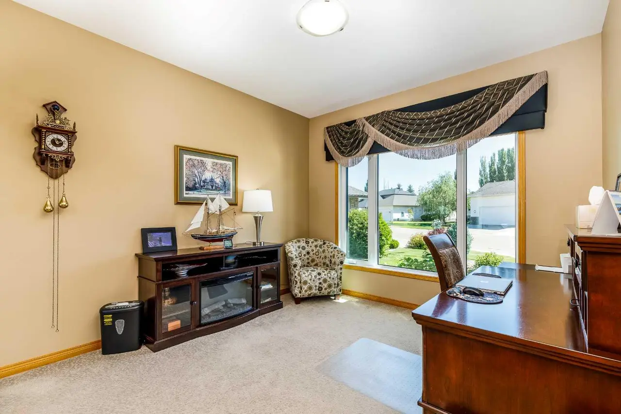 111 Adams Close 