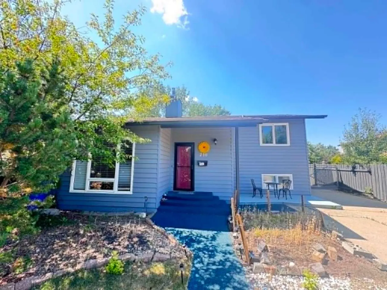 210 Ojibwa Place W