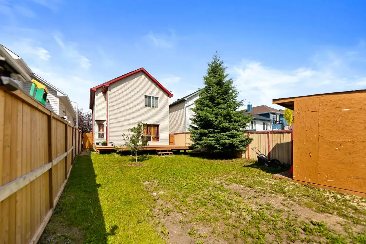 221 Tarington Close NE