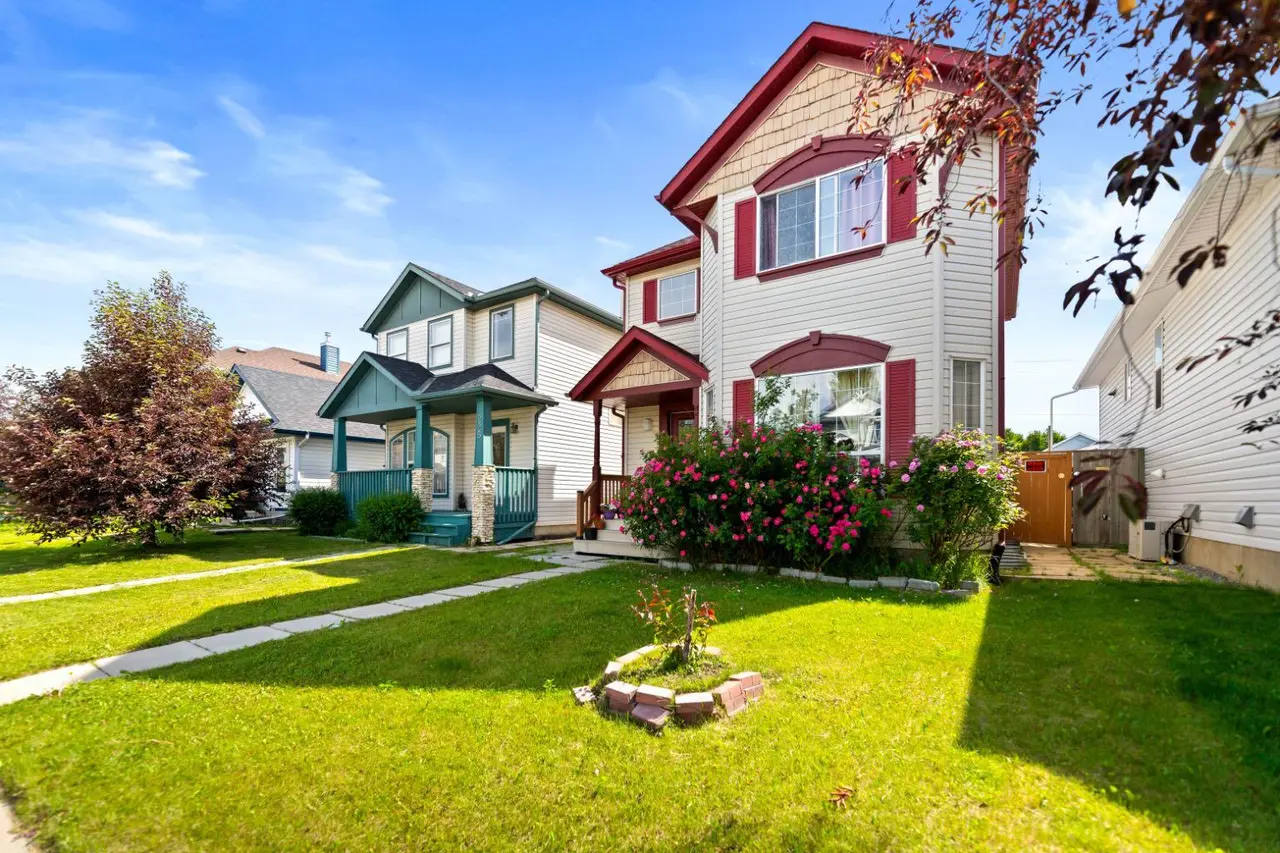221 Tarington Close NE