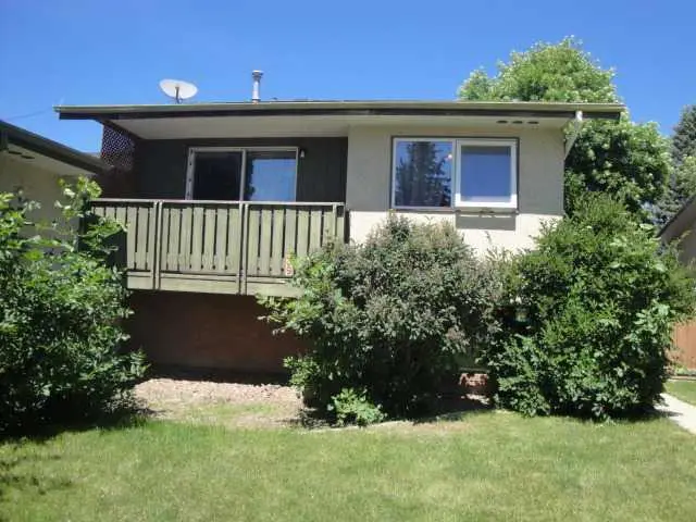 39 Meadowlark Boulevard N