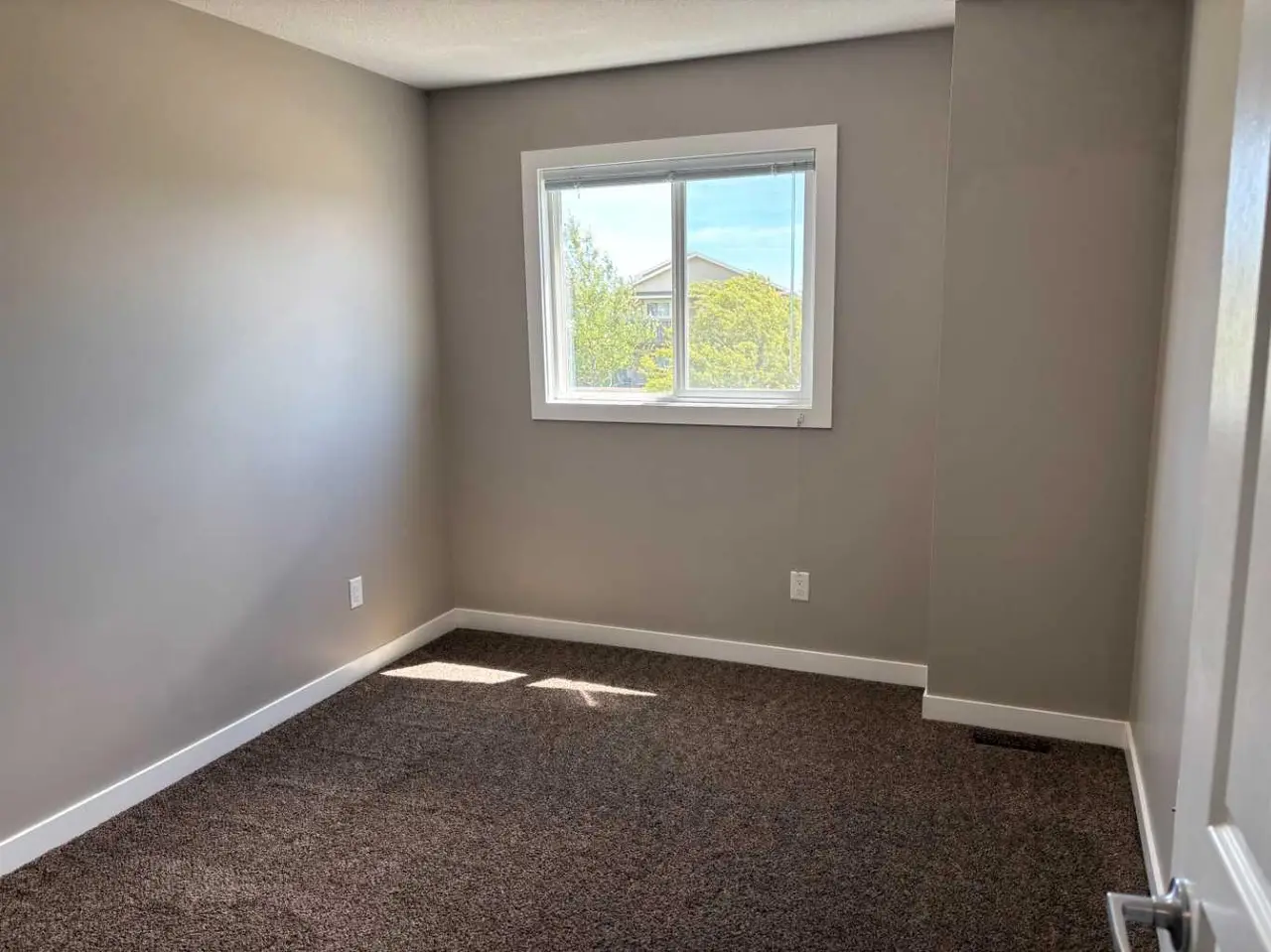 6, 205 Silkstone Road W
