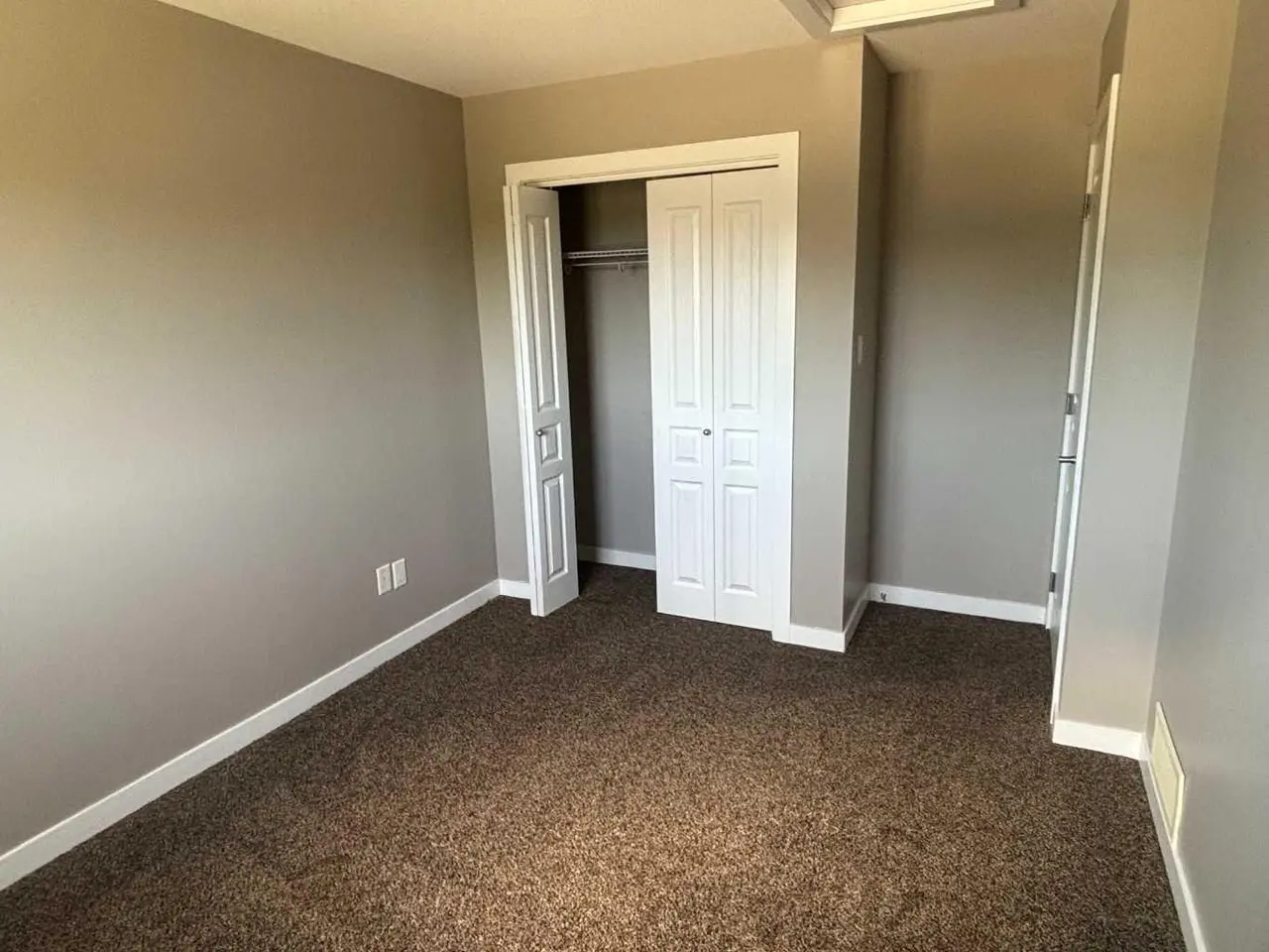 6, 205 Silkstone Road W