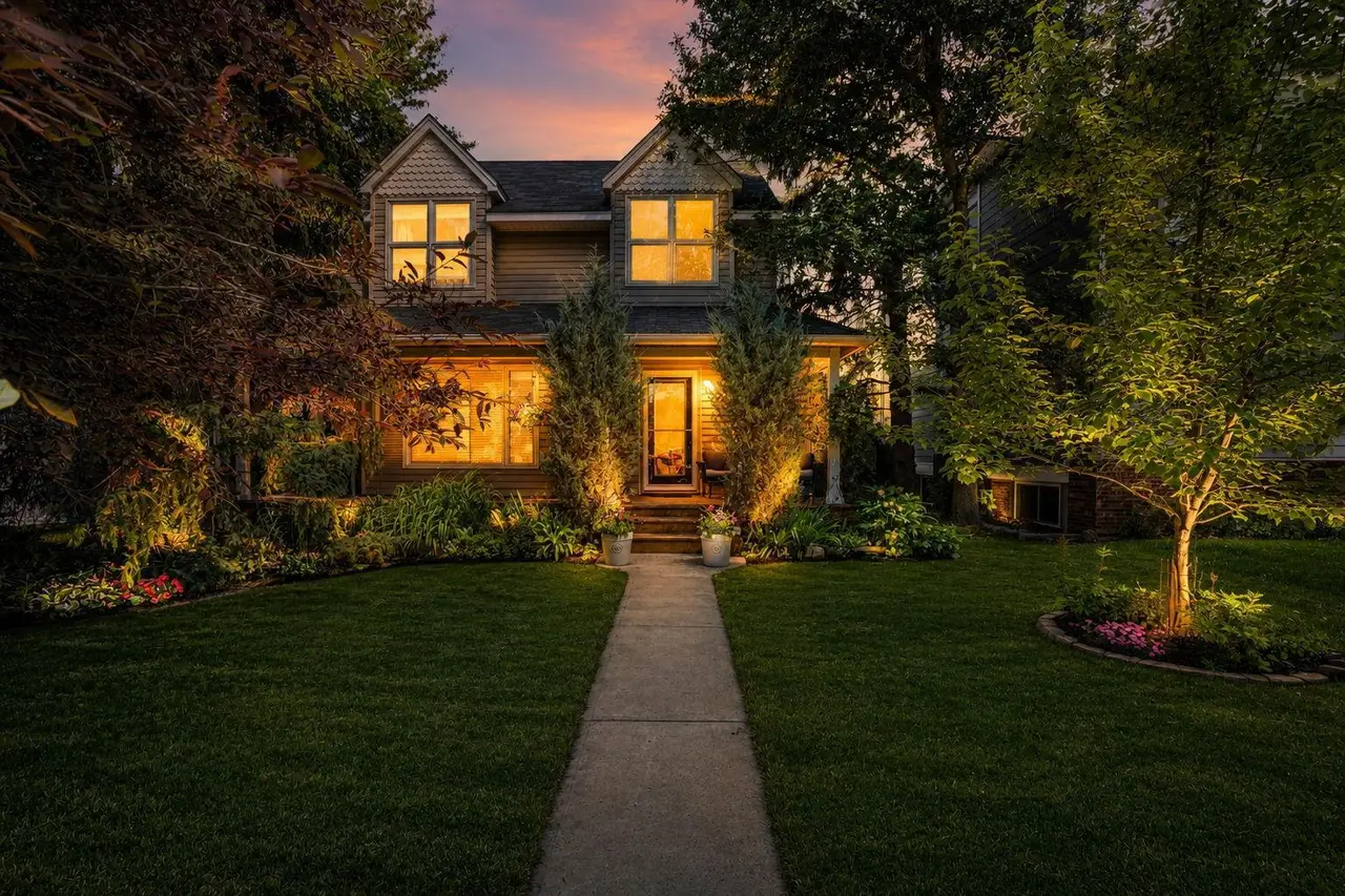 1141 Regent Crescent NE