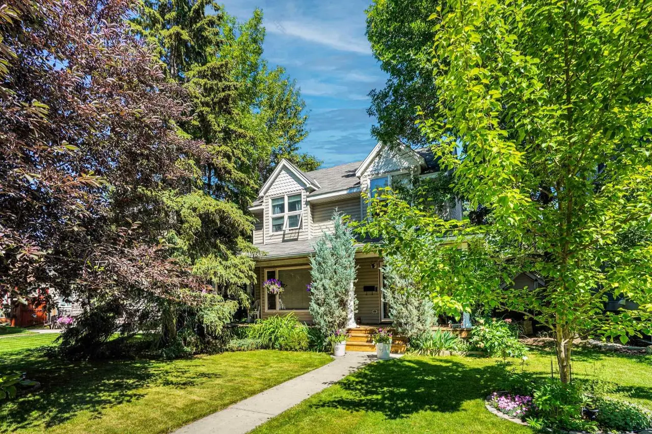 1141 Regent Crescent NE