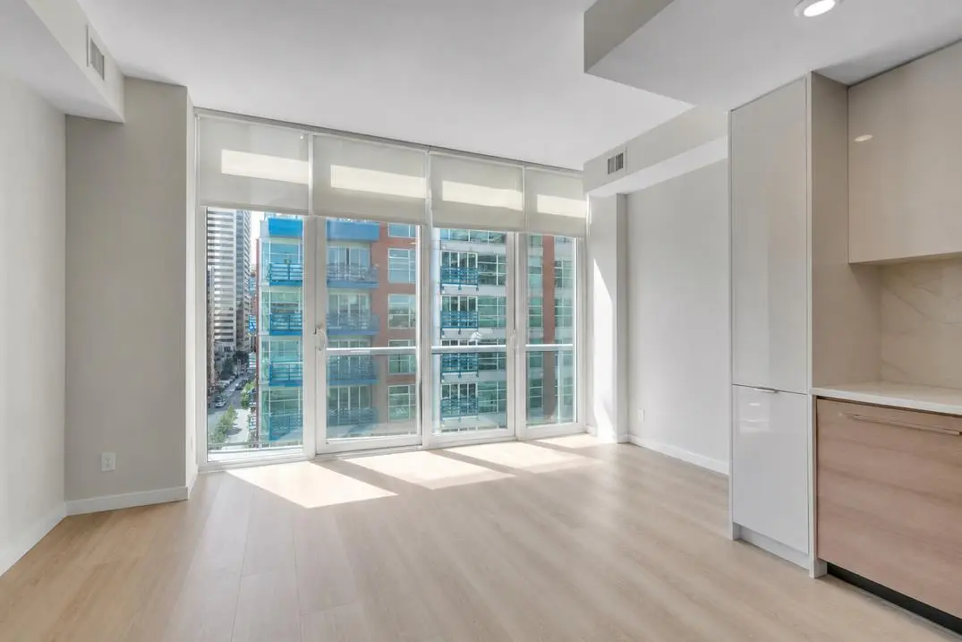 806, 118 Waterfront Court SW