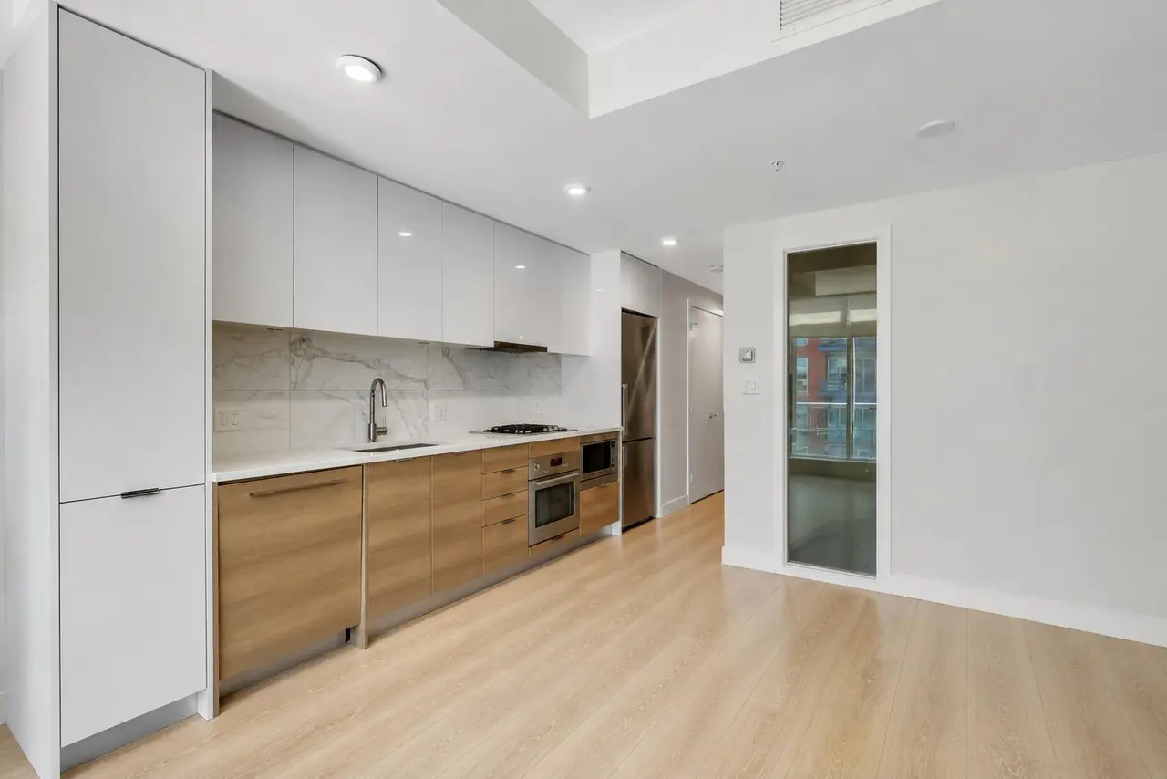 806, 118 Waterfront Court SW