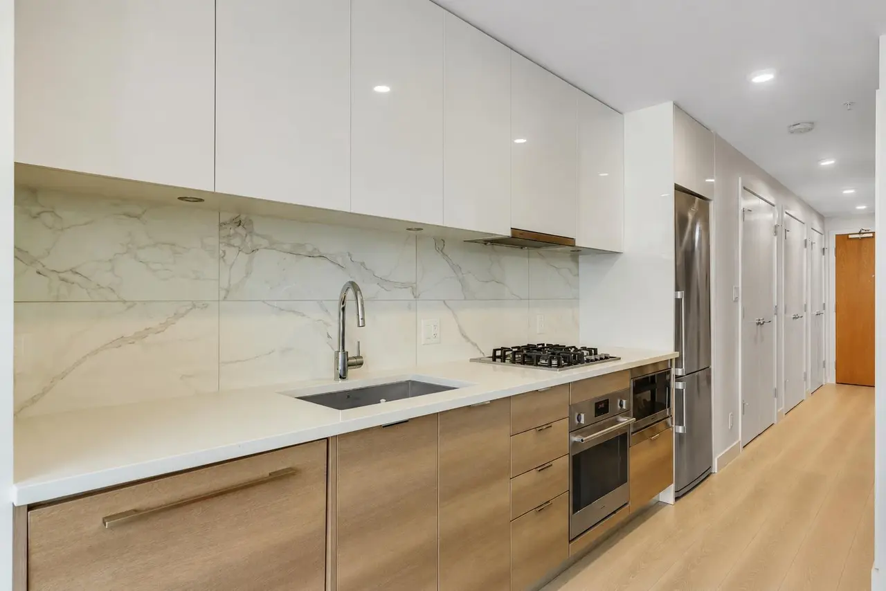 806, 118 Waterfront Court SW